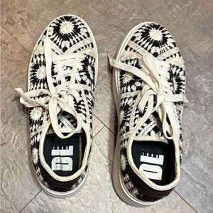 DIRTY LAUNDRY Black/White Patterned Fashion Sneakers
